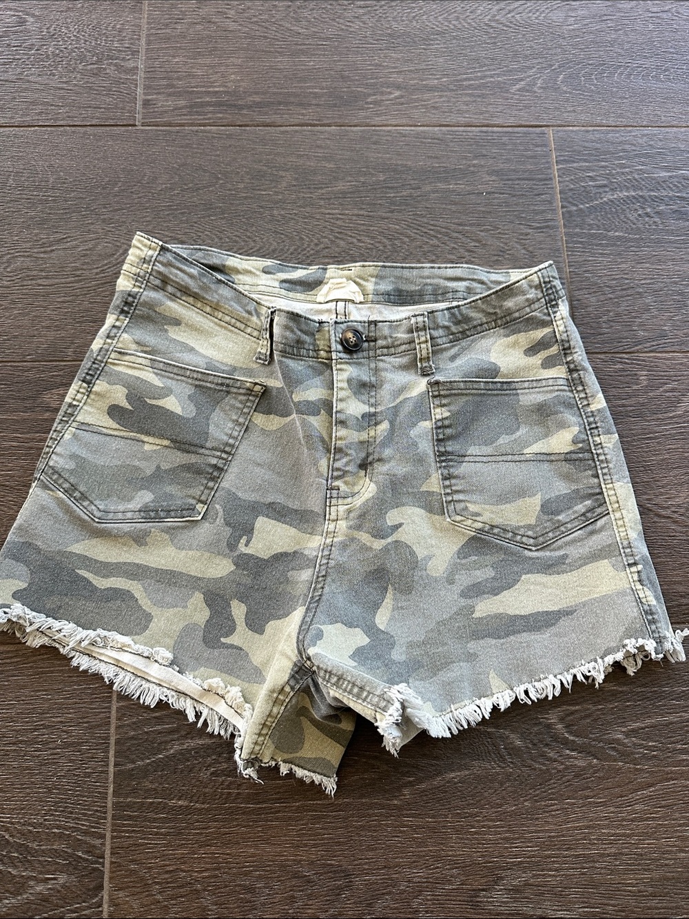 143 Story by Line Up Camo Shorts